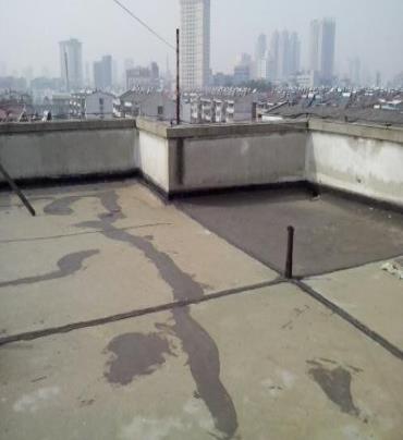 日喀则漏水维修 楼顶漏水是什么原因，楼顶漏水维修方法是什么?